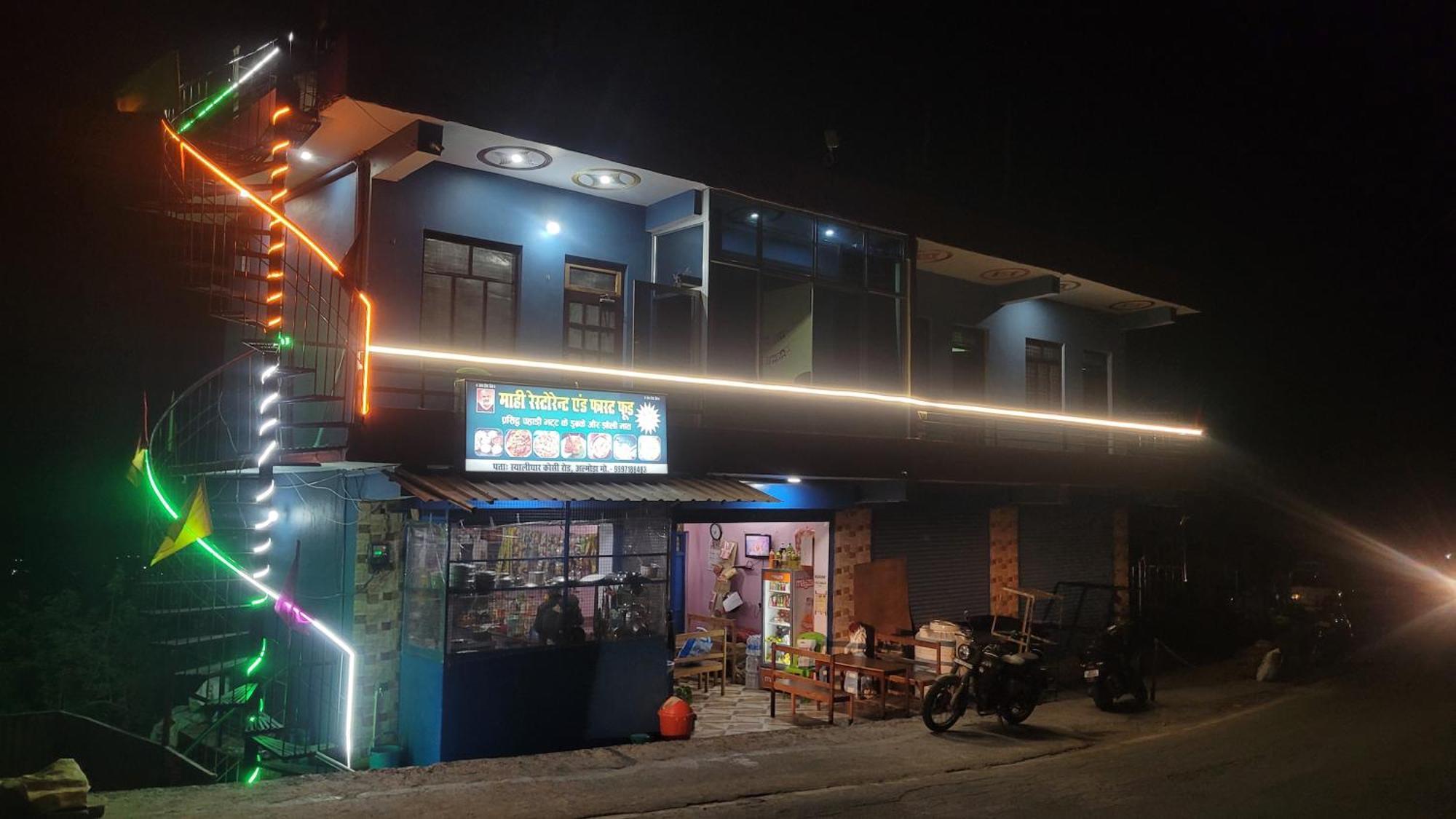 Mahi Restaurant & Guest House Almora Buitenkant foto